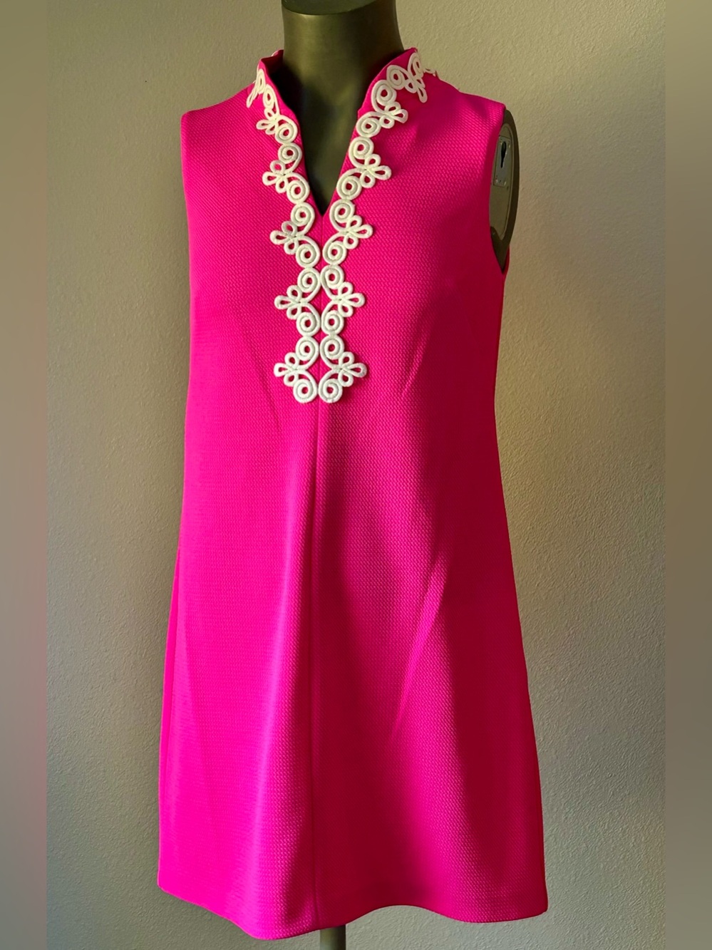NWOT! Vince Camuto Sleeveless Party Shift Dress; Bright Pink; White Lace Trim